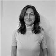 Arquitecta y artista con doble titulación en arquitectura y urbanismo. Apasionado por enseñar y explorar arte con individuos